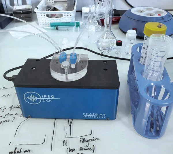 Ipso-LAB in use on a lab bench
