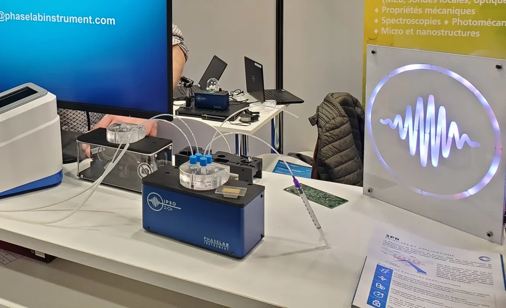 PhaseLab Instrument at a scientific tradeshow